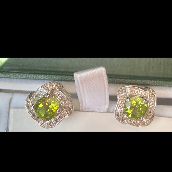 HP💘Peridot 925 Sterling Silver Necklace and Earring Set - Picture 3 of 16